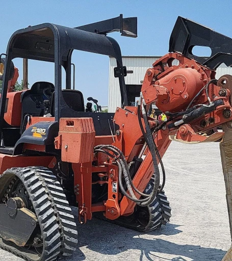 2012 Ditch Witch RT120 Quad vibratory cable plow
