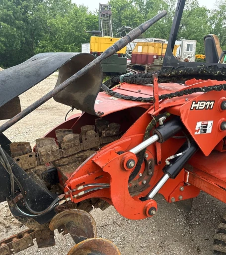 2013 Ditch Witch RT120 Quad trencher