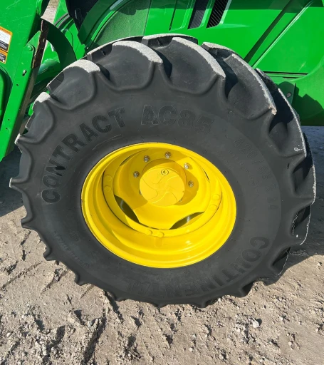2013 John Deere 6125R MFWD Tractor Loader