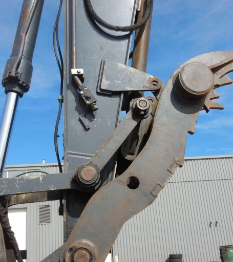 2011 John Deere 240DLC excavator