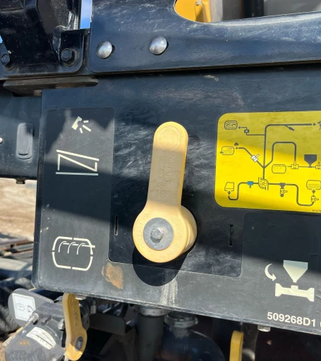 2013 Rogator RG1100 applicator