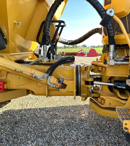 2013 Caterpillar 735B haul truck