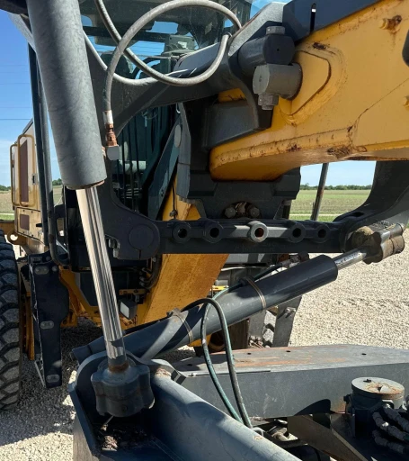 2013 John Deere 772G motor grader