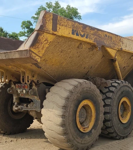 2013 Komatsu HM400-3 haul truck