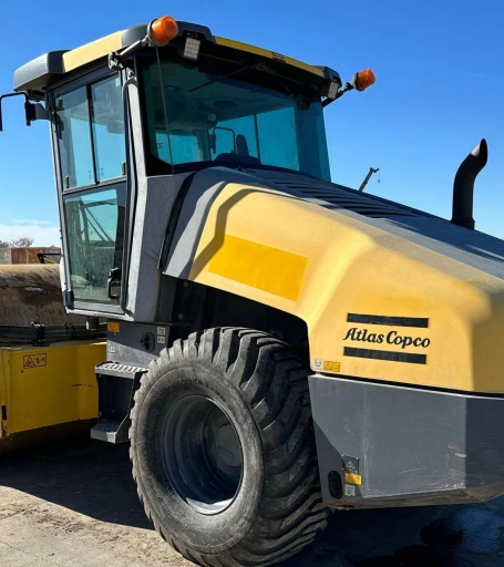 2015 Dynapac CA2500D Single Drum Vibratory Roller