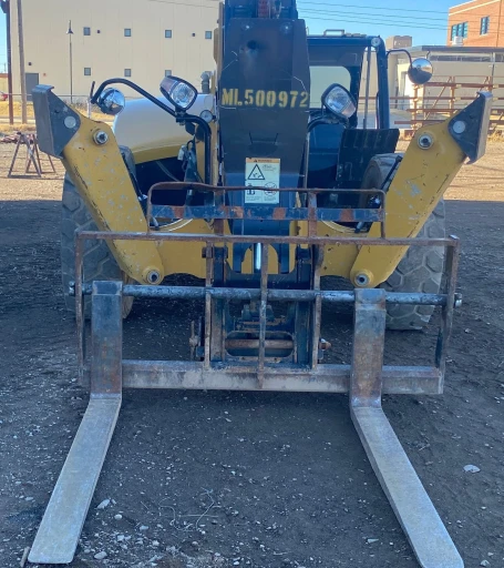 2017 Caterpillar TL1055D telehandler