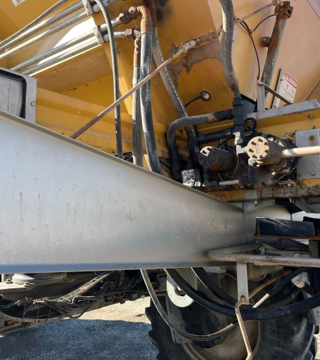 2013 Rogator RG1100 applicator