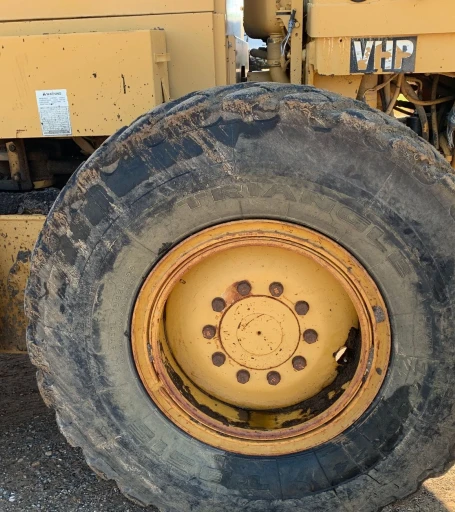 2001 Caterpillar 140H motor grader