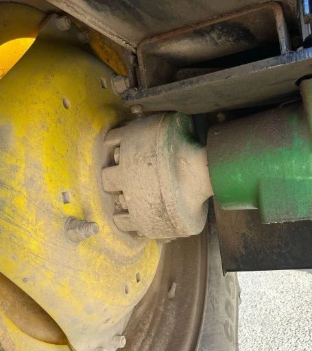 2015 John Deere 6125M MFWD tractor