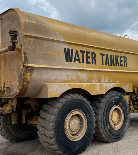 2000 Caterpillar D300E Series II water wagon