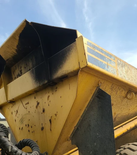 2013 Komatsu HM400-3 haul truck