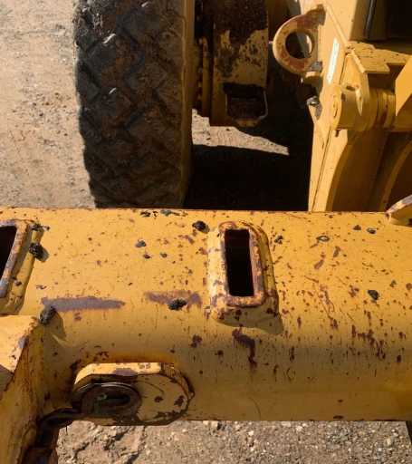 2001 Caterpillar 140H motor grader