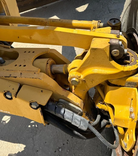 2011 John Deere 772G motor grader