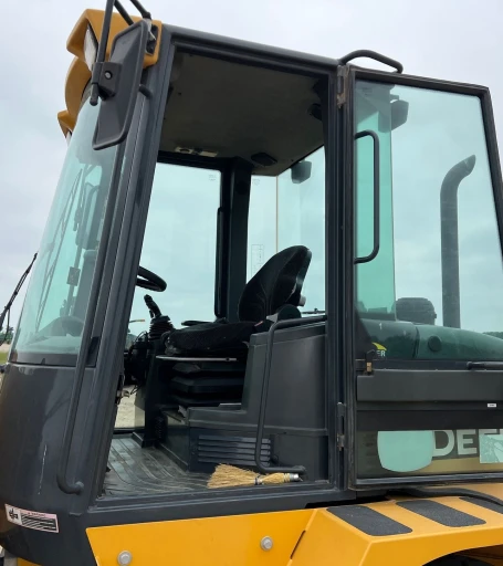 2016 John Deere 324K wheel loader