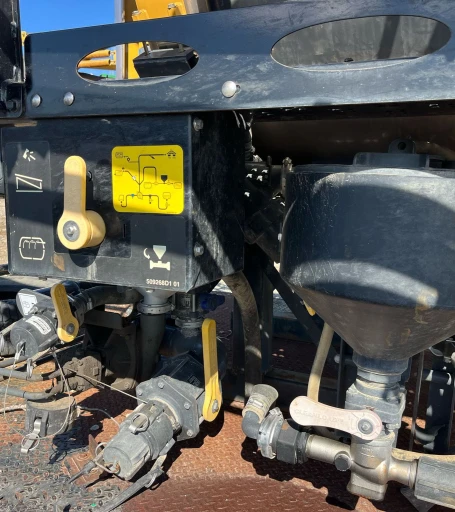 2013 Rogator RG1100 applicator
