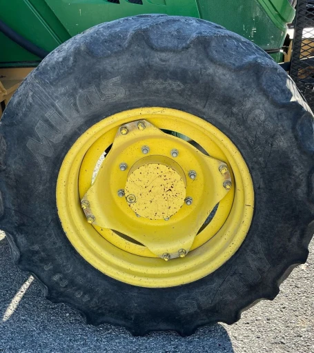 2015 John Deere 6125M MFWD tractor