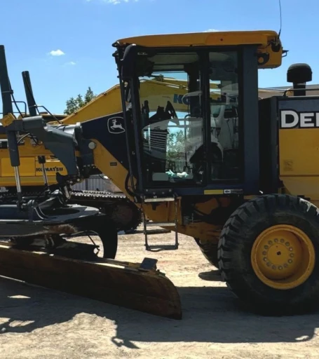 2011 John Deere 772G motor grader