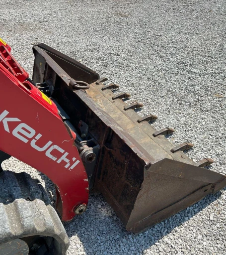 2016 Takeuchi TL12V2 tracked skid steer loader