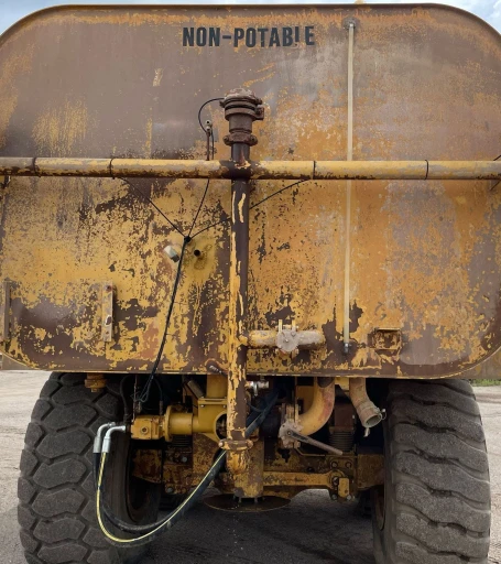 2000 Caterpillar D300E Series II water wagon