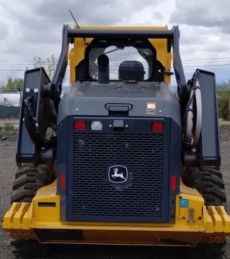 2022 John Deere 330G skid steer loader