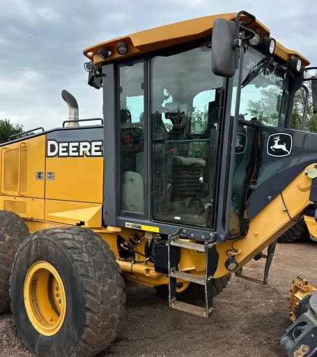 2013 John Deere 772GP motor grader