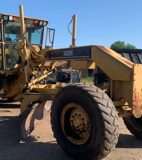 2001 Caterpillar 140H motor grader