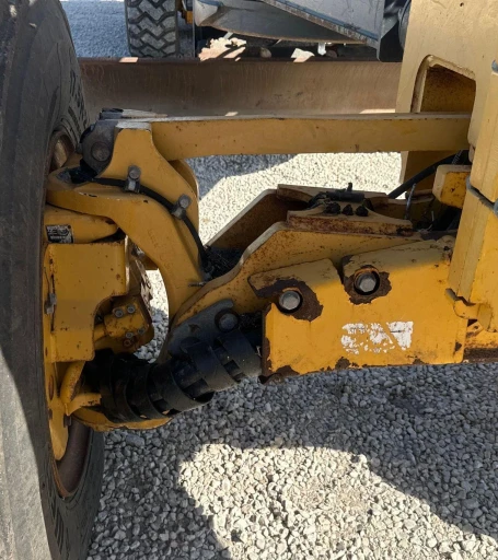 2013 John Deere 772G motor grader