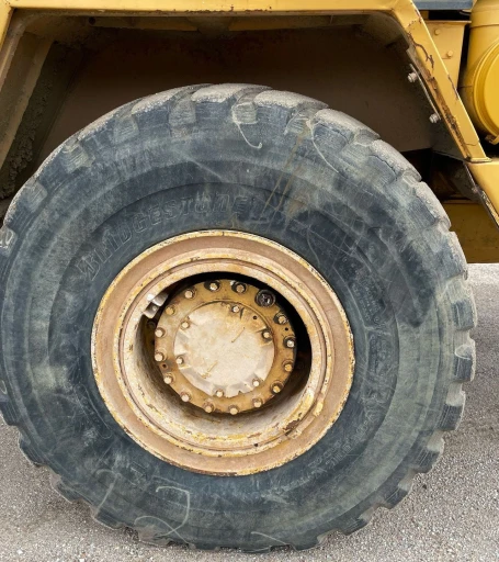 2000 Caterpillar D300E Series II water wagon