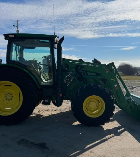 2013 John Deere 6125R MFWD Tractor Loader
