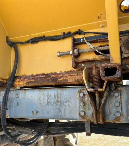 2013 Rogator RG1100 applicator