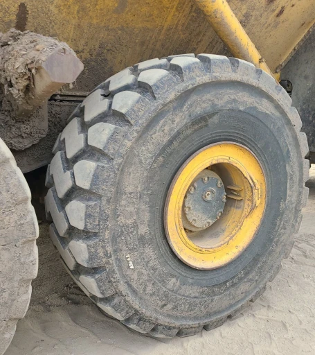 2013 Komatsu HM400-3 haul truck