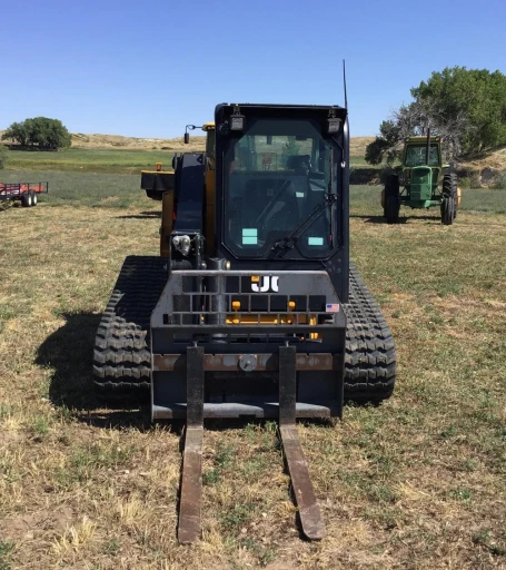 2015 JCB 260T Skid Steer Track Loader