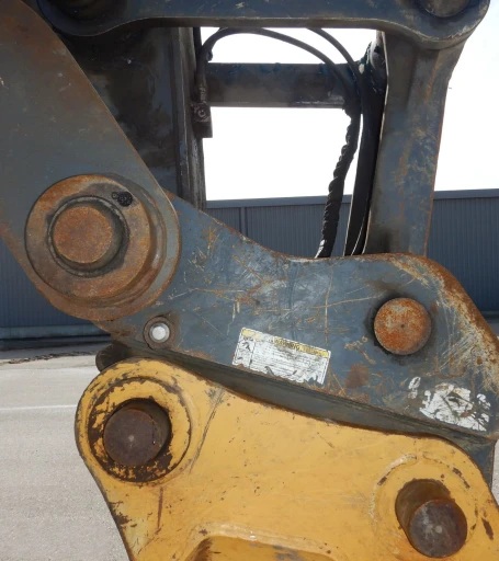 2011 John Deere 240DLC excavator
