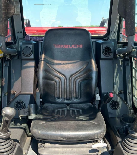 2016 Takeuchi TL12V2 tracked skid steer loader