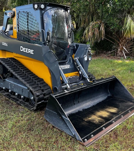 2022 John Deere 325G tracked skid steer