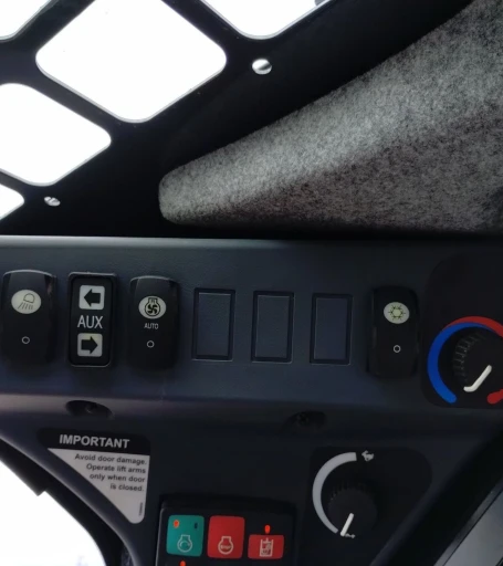 2022 John Deere 330G skid steer loader