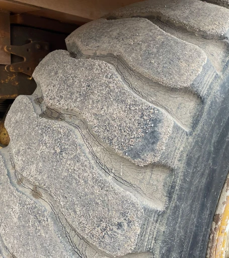 2000 Caterpillar D300E Series II water wagon