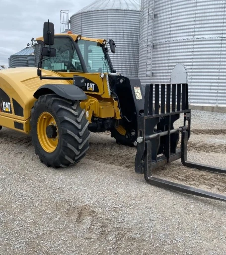 2019 Caterpillar TH408D 4x4x4 Ag Handler
