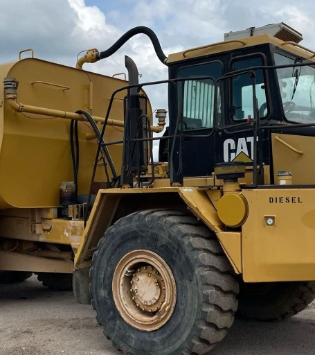 2000 Caterpillar D300E Series II water wagon
