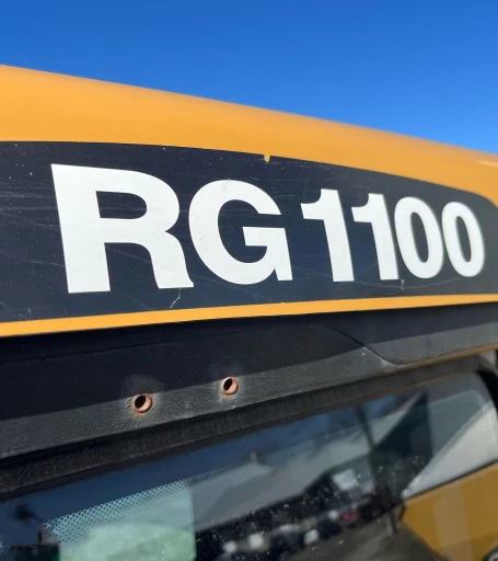 2013 Rogator RG1100 applicator