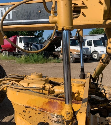 2001 Caterpillar 140H motor grader