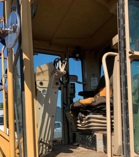 2001 Caterpillar 140H motor grader