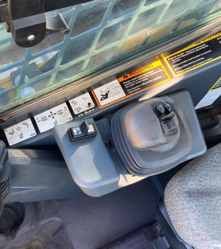 2021 John Deere 325G Skid Steer