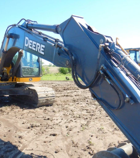 2011 John Deere 200DLC  excavator