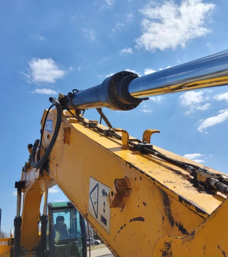 2011 JCB JS220LC Excavator