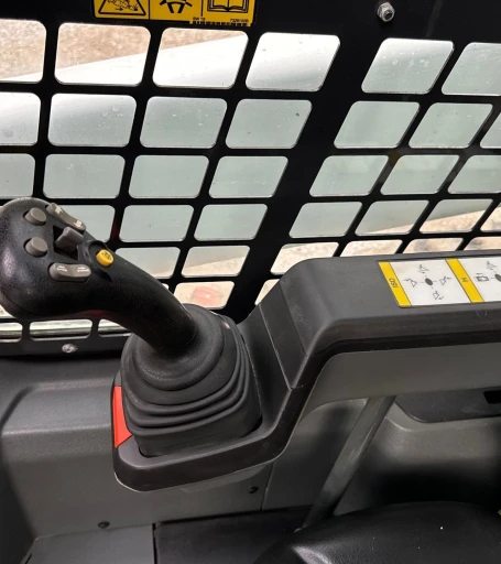 2022 Bobcat T76 R-Series tracked skid steer loader