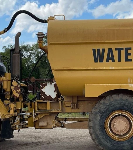 2000 Caterpillar D300E Series II water wagon