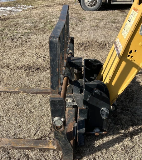 2010 Caterpillar TL943 telehandler