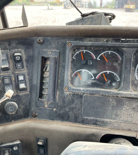 2000 Caterpillar D300E Series II water wagon