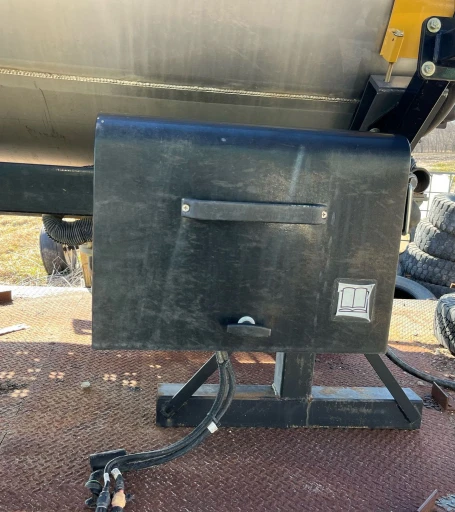2013 Rogator RG1100 applicator